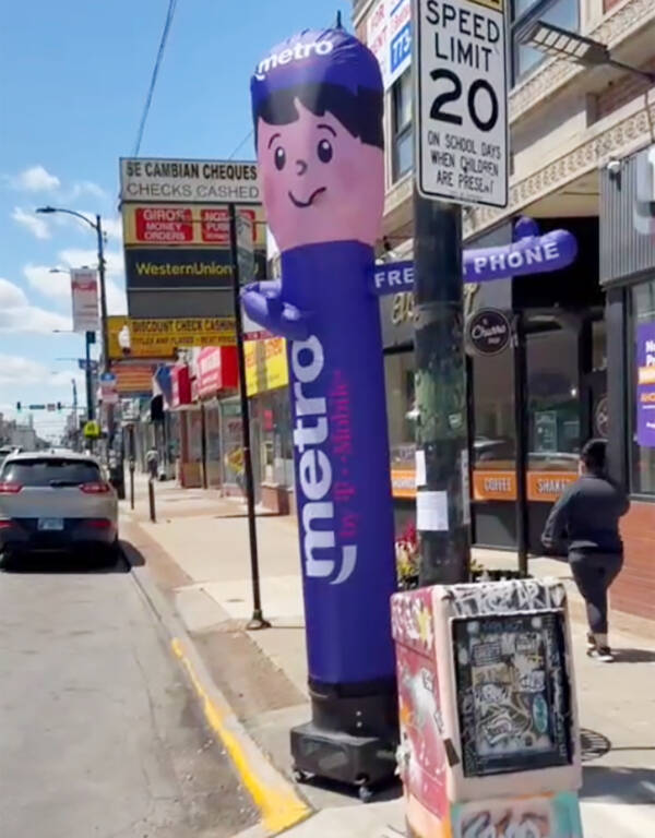 10ft Metro by T-Mobile Inflatable Waving Man