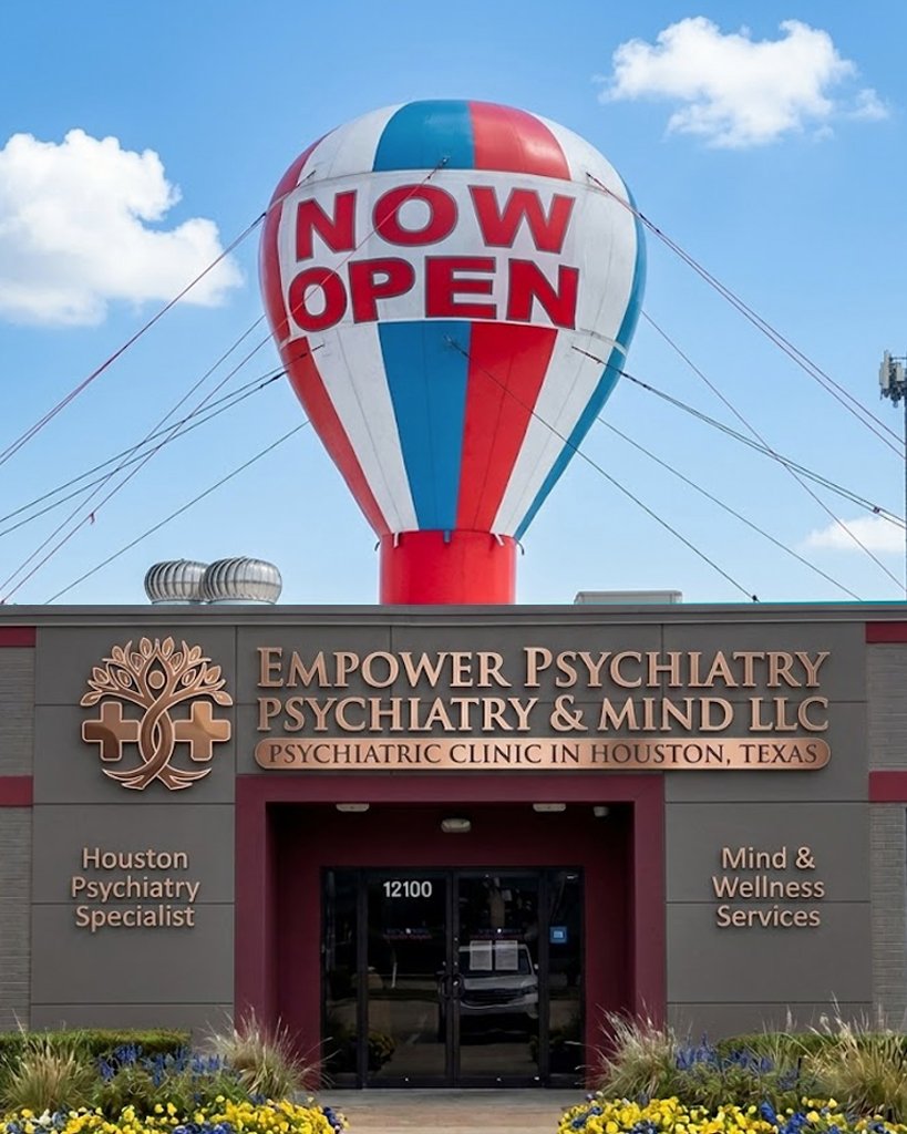 Doctor office and walk-in clinic inflatable rooftop balloon for sale